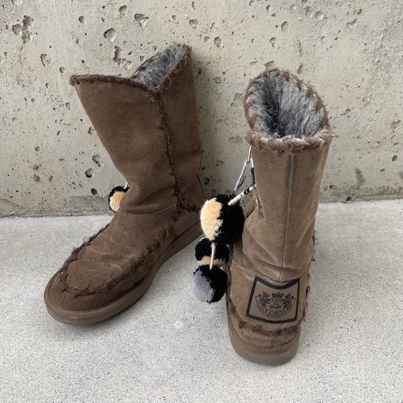 Juicy Couture Brown Fur Lined Winter Boots with Stitching and Pom Poms - size 8 - Picture 2 of 10